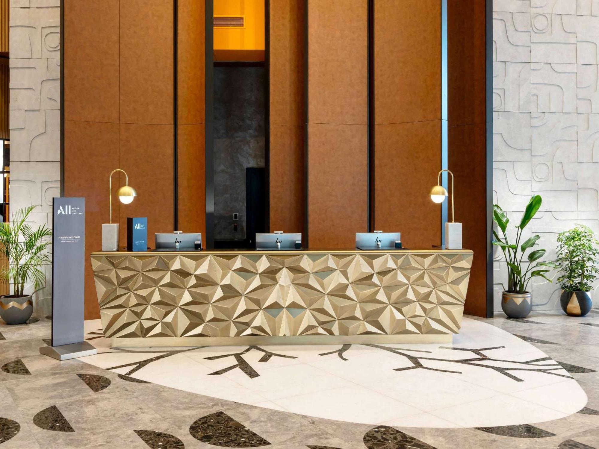 Moevenpick Hotel Istanbul Marmara Sea Exterior photo