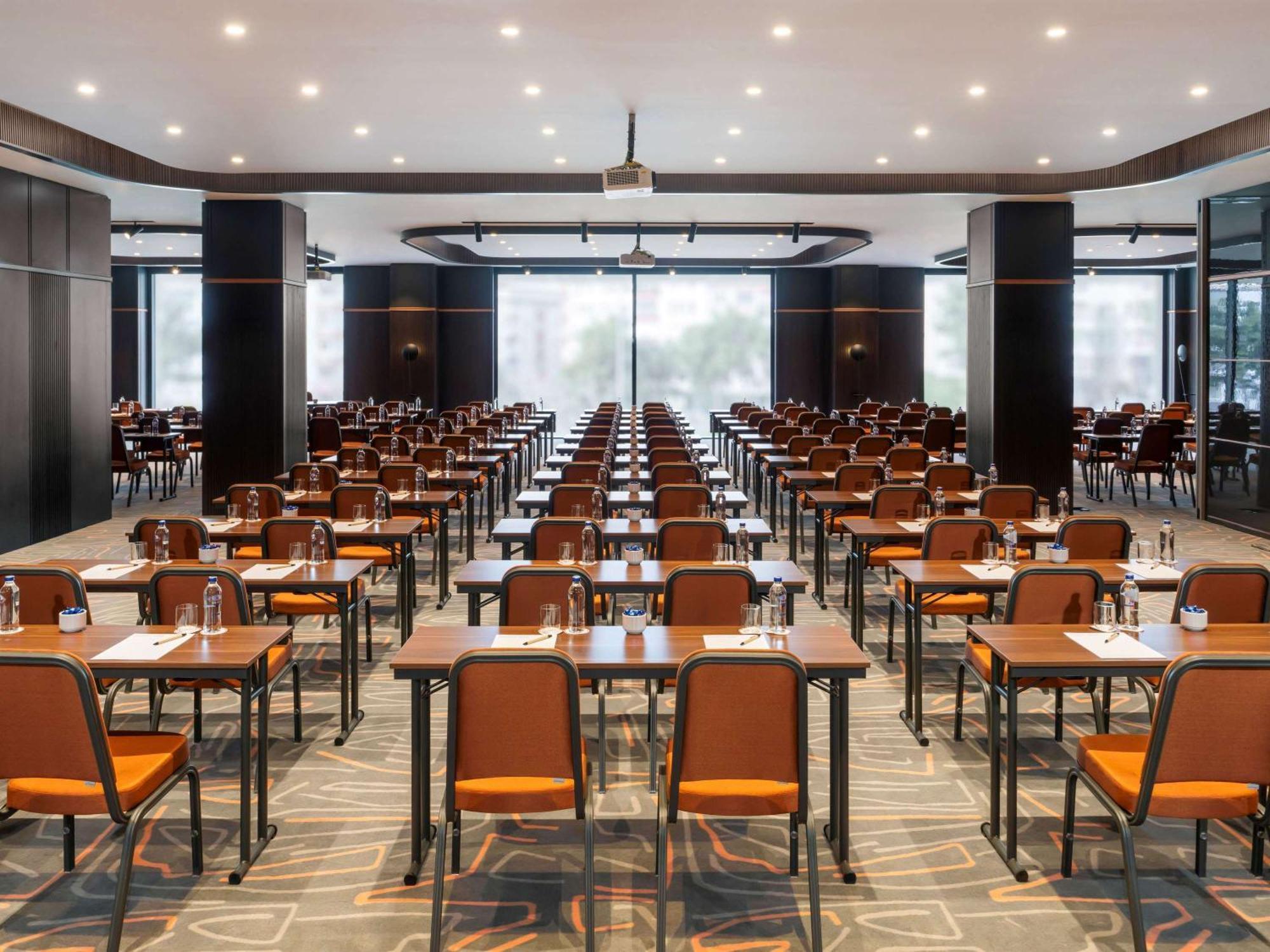 Moevenpick Hotel Istanbul Marmara Sea Exterior photo