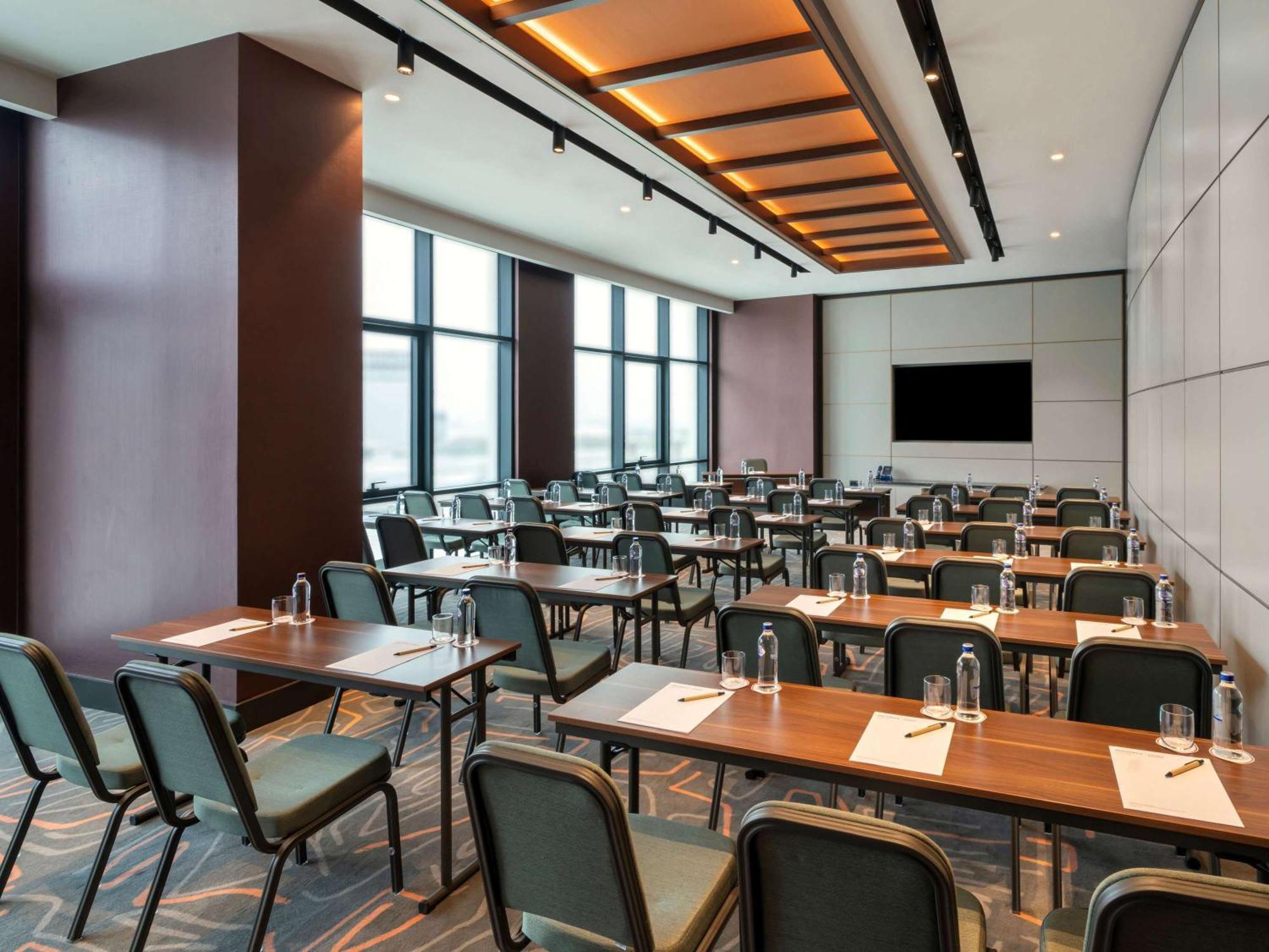 Moevenpick Hotel Istanbul Marmara Sea Exterior photo