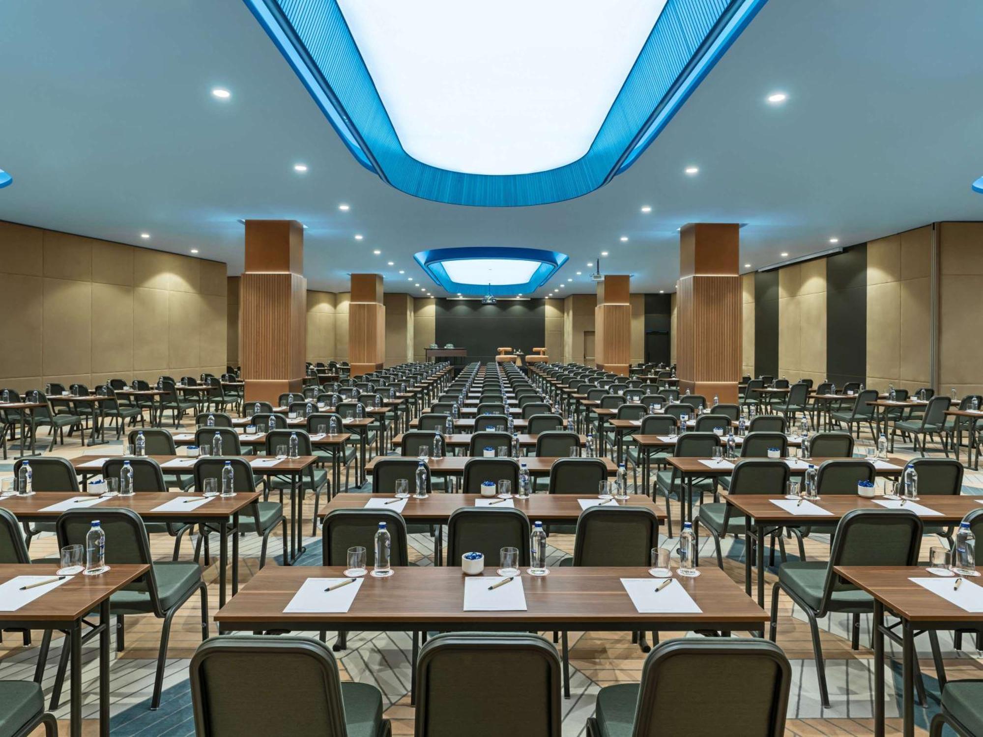 Moevenpick Hotel Istanbul Marmara Sea Exterior photo